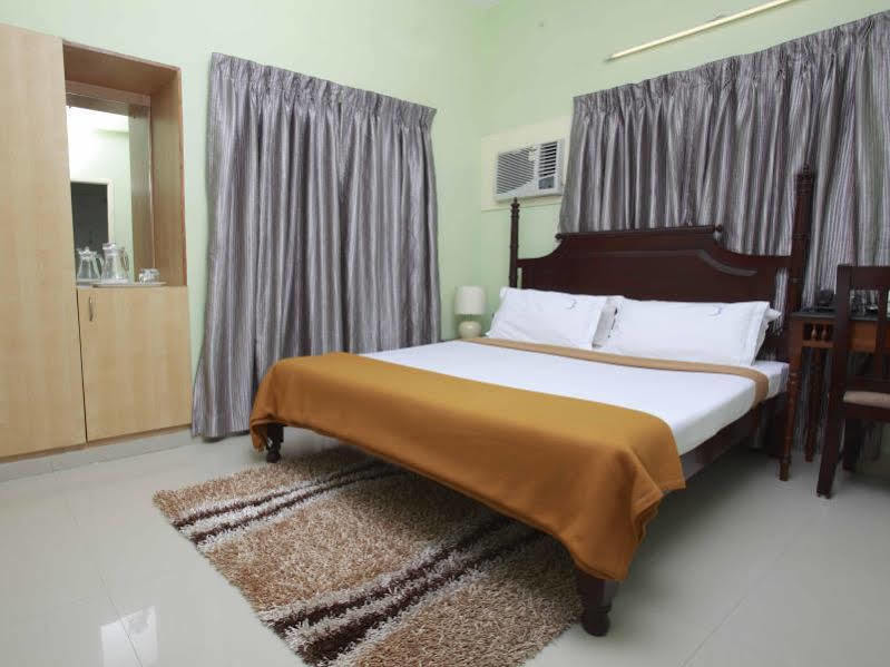 Hotel Crescent Inn Chennai Exterior foto