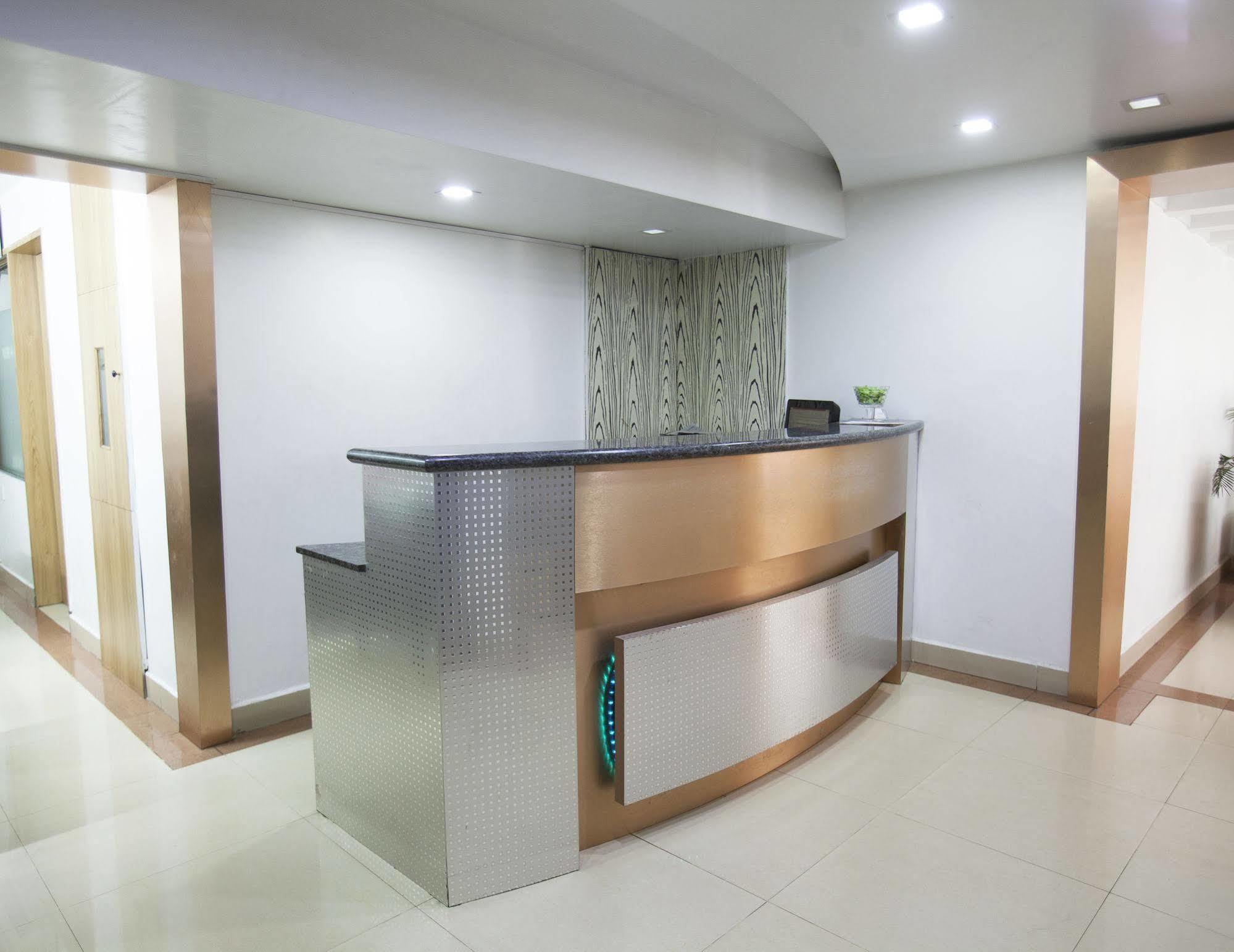 Hotel Crescent Inn Chennai Exterior foto