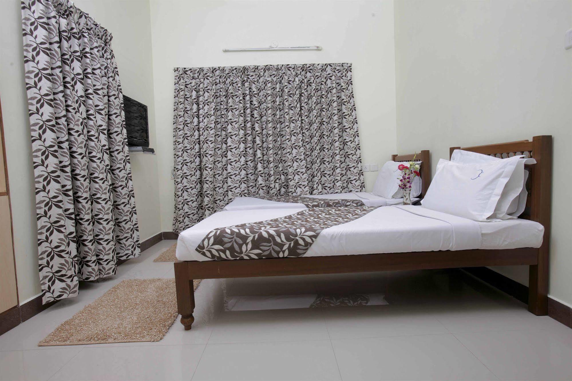 Hotel Crescent Inn Chennai Exterior foto