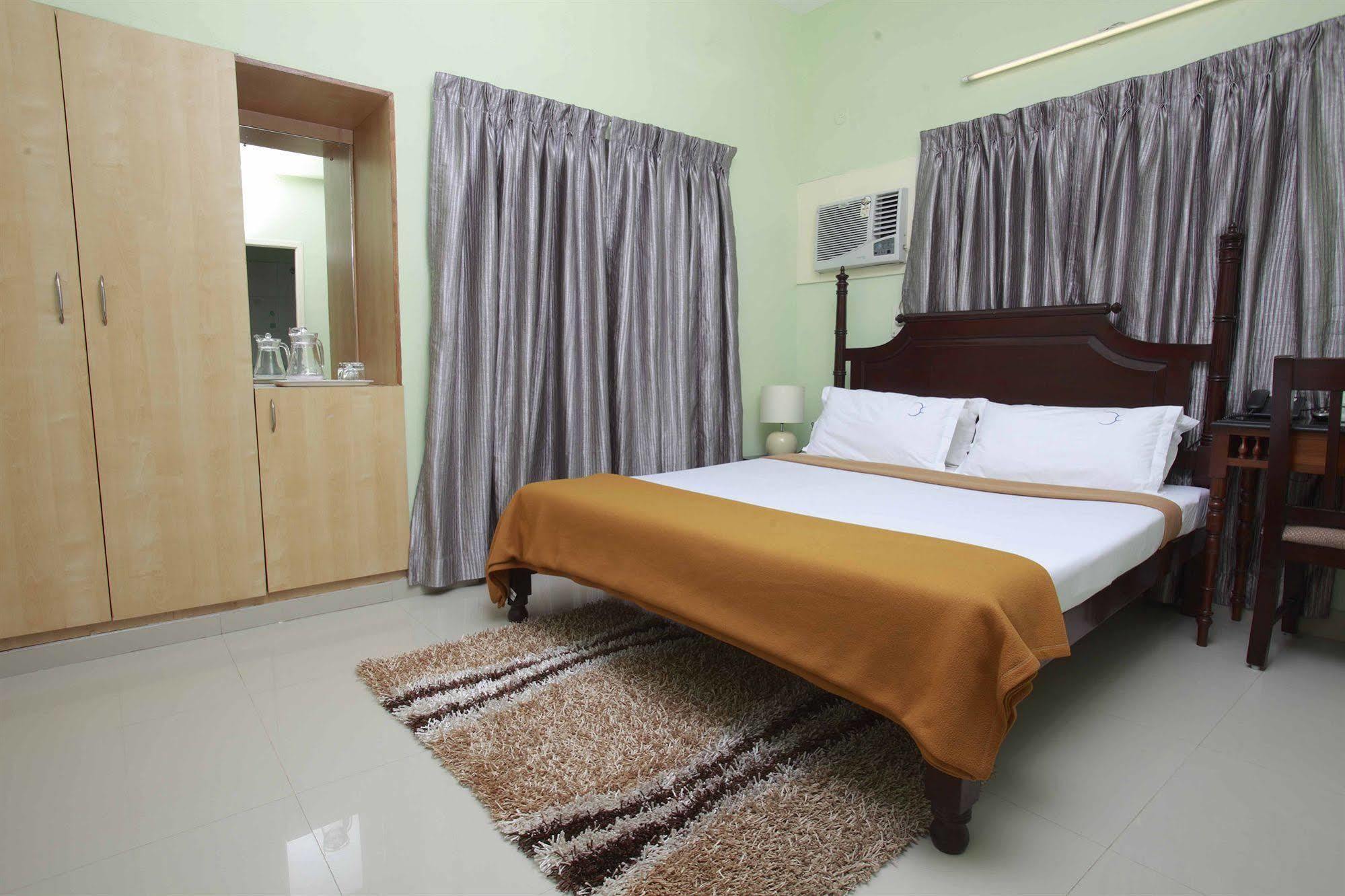 Hotel Crescent Inn Chennai Exterior foto