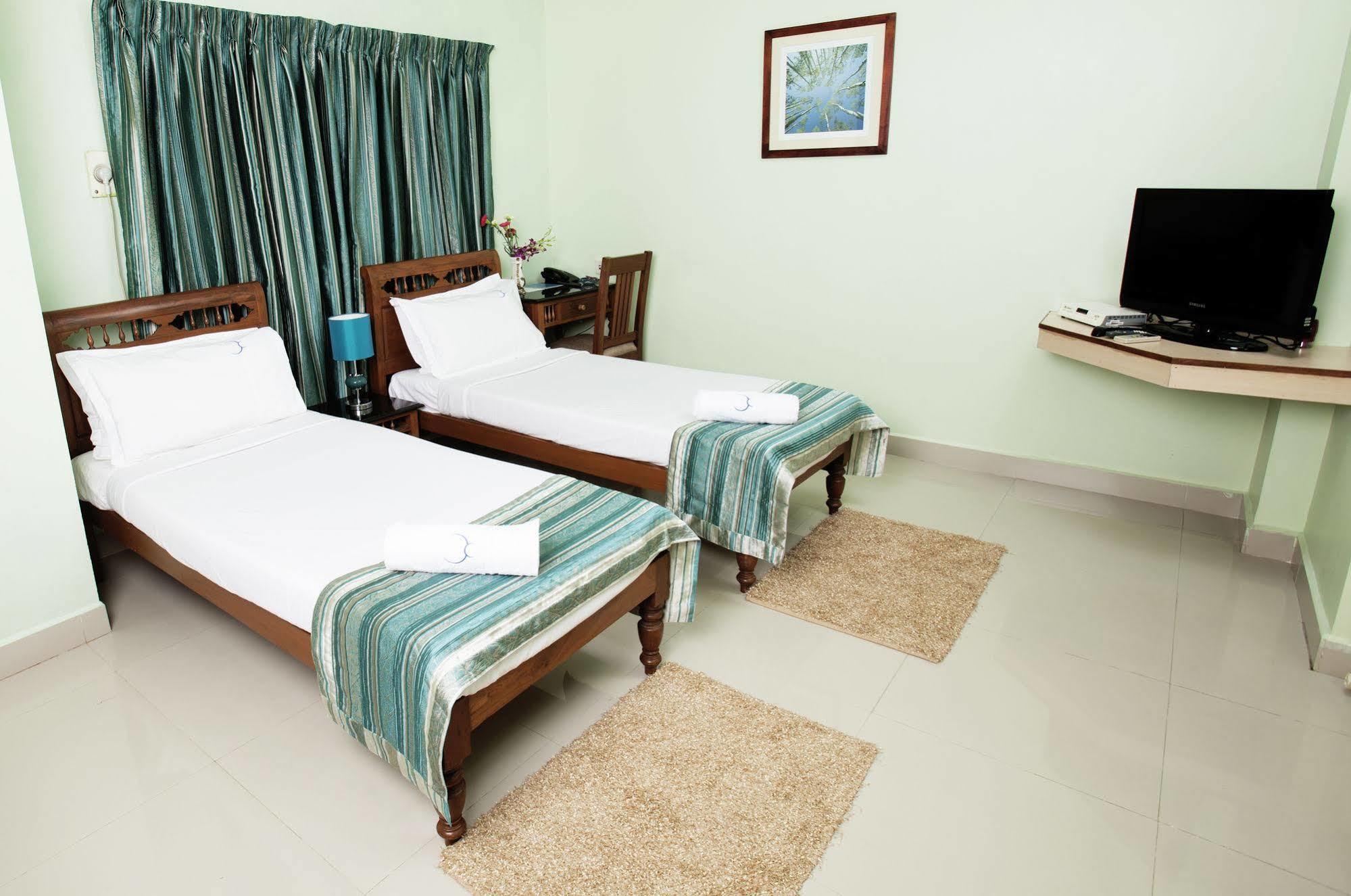 Hotel Crescent Inn Chennai Exterior foto